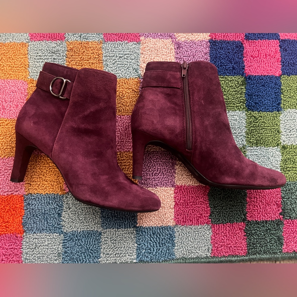 Bandolino Suede Burgundy Wine Zip Up Heel Bootie Size 8